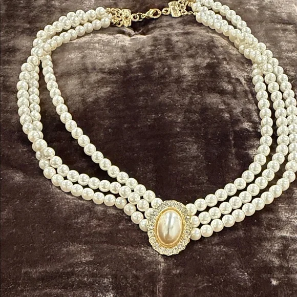 Three-Strand Faux White Pearl Necklace with Gold Rhinestone Oval Clasp - Picture 7 of 8